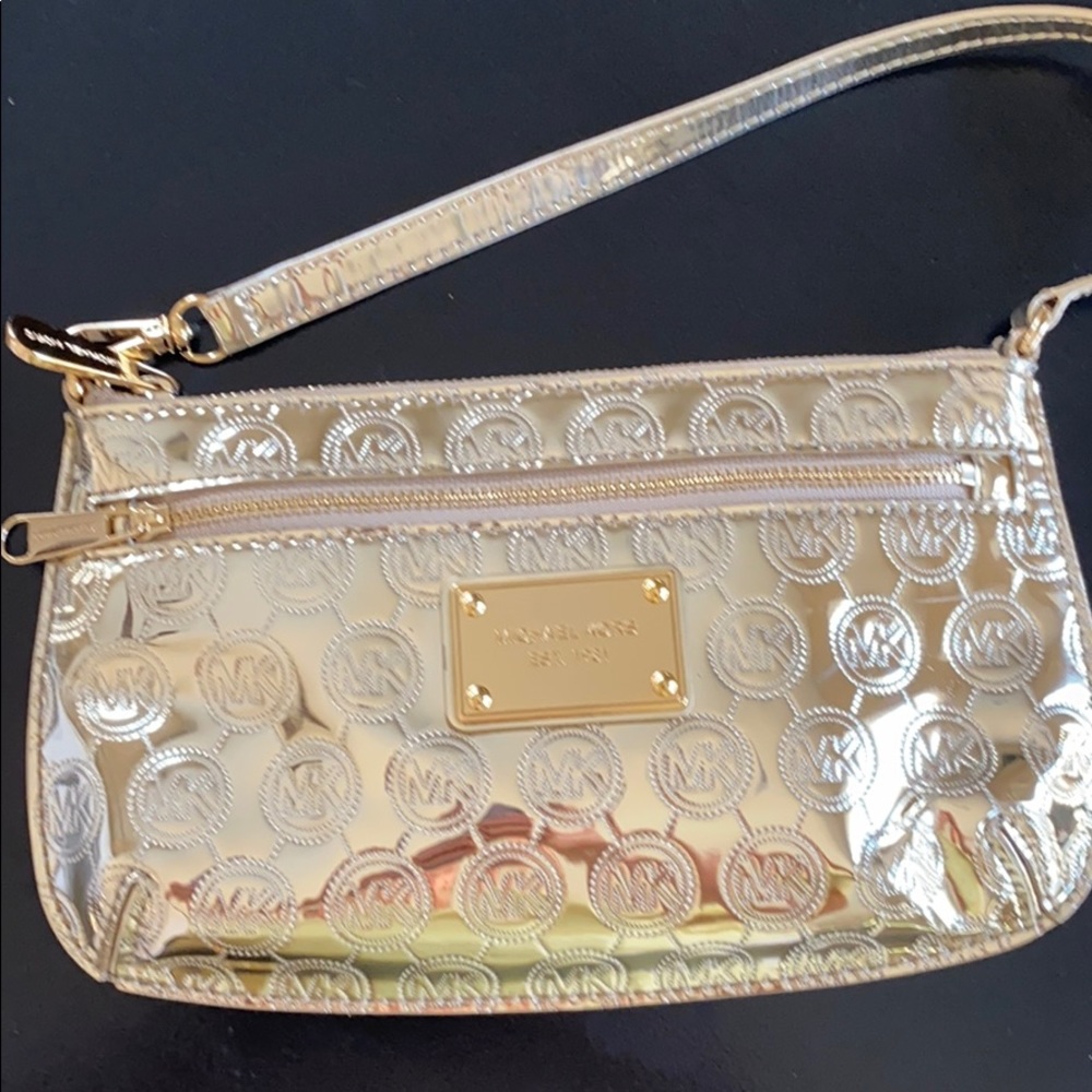 MICHAEL KORS Signature Jet Set Gold Wristlet
